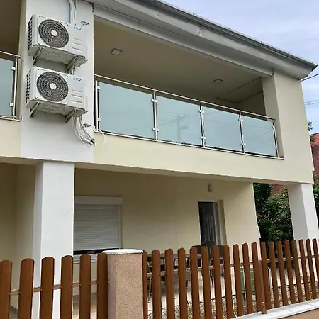 Janos Apartment *